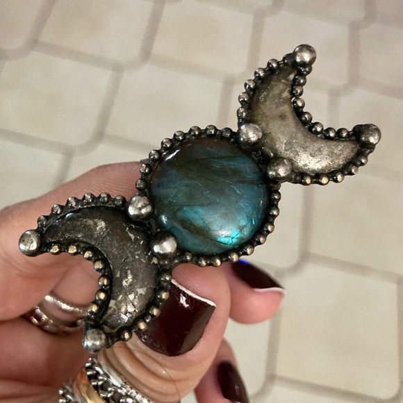 Natural blue iridescent labradorite gemstone triple moon adjustable ring - Picture 14 of 15